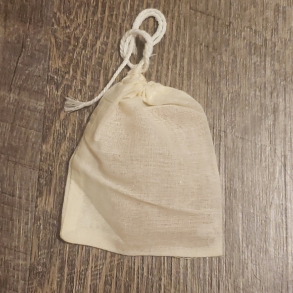 Plastic bottle Moon earrings - Picture 5 of 5